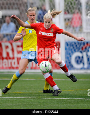 Giugno 12, 2011: l'indipendenza di Filadelfia sconfitto il Western New York Flash 1-0 a Sahlen's Stadium di Rochester, NY in una donna di calcio professionale (WPS) concorso. Western New York Flash McCall Zerboni (#7) in azione durante la riproduzione di Philadelphia indipendenza.(Immagine di credito: © Alan Schwartz/Cal Sport Media/ZUMAPRESS.com) Foto Stock