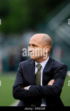 Giugno 12, 2011: l'indipendenza di Filadelfia sconfitto il Western New York Flash 1-0 a Sahlen's Stadium di Rochester, NY in una donna di calcio professionale (WPS) concorso. Indipendenza di Filadelfia head coach Paolo Riley durante la riproduzione del Western New York Flash.(Immagine di credito: © Alan Schwartz/Cal Sport Media/ZUMAPRESS.com) Foto Stock