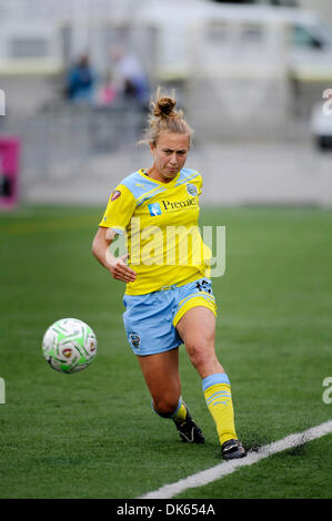 Giugno 12, 2011: l'indipendenza di Filadelfia sconfitto il Western New York Flash 1-0 a Sahlen's Stadium di Rochester, NY in una donna di calcio professionale (WPS) concorso. Indipendenza di Filadelfia Nikki Krzysik (#15) in azione durante la riproduzione del Western New York Flash.(Immagine di credito: © Alan Schwartz/Cal Sport Media/ZUMAPRESS.com) Foto Stock