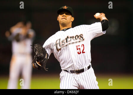 27 maggio 2011 - Houston, Texas, Stati Uniti - Houston Astros brocca Sergio Escalona (52) pitching contro i Diamondbacks. Arizona Diamondbacks battere Houston Astros 7-6 al Minute Maid Park a Houston in Texas. (Credito Immagine: © Juan DeLeon/Southcreek globale/ZUMAPRESS.com) Foto Stock