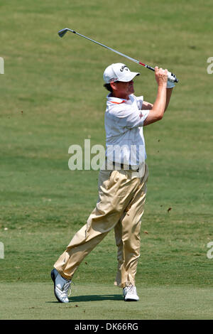 27 maggio 2011 - Las Colinas, Texas, USA - Lee Janzen approccio del tiro a #18 durante il secondo round del 2011 HP Byron Nelson Championship. (Credito Immagine: © Andrew Dieb/Southcreek globale/ZUMAPRESS.com) Foto Stock