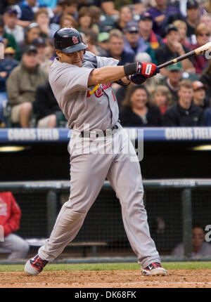 28 maggio 2011 - Denver, Colorado, U.S.A. - Baseball MLB - St. Louis Cardinals catcher YADIER MOLINA hits durante un 4-15 perdita per il Colorado Rockies al Coors Field. (Credito Immagine: © Don Senia Murray/ZUMAPRESS.com) Foto Stock