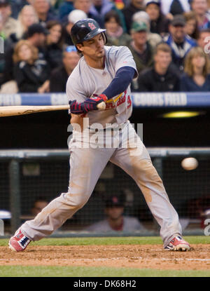 28 maggio 2011 - Denver, Colorado, U.S.A. - Baseball MLB - St. Louis Cardinals interbase RYAN THERIOT hits durante un 4-15 perdita per il Colorado Rockies al Coors Field. (Credito Immagine: © Don Senia Murray/ZUMAPRESS.com) Foto Stock