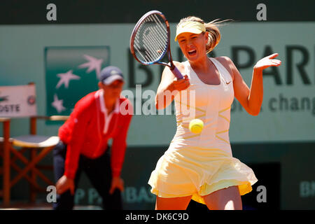 1 giugno 2011 - Parigi, Francia - 01/06/11 - Parigi Francia - Maria Sharapova (RUS) sconfitto Andrea Petkovic (GER) durante la donna quarterfinal match di 2011 Roland Garros di Parigi. (Credito Immagine: © Andrea Ranalli/Southcreek globale/ZUMAPRESS.com) Foto Stock