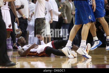 Giugno 02, 2011 - Miami, Florida, Stati Uniti - Il calore di Dwyane Wade giace sulla corte mancante dopo il colpo finale e a perdere la Mr AVS giovedì notte. (Credito Immagine: © Palm Beach post/ZUMAPRESS.com) Foto Stock