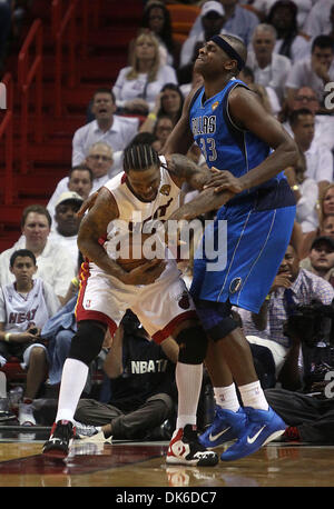 Giugno 02, 2011 - Miami, Florida, Stati Uniti - Il calore di Udonis Haslem è imbrattata di Brendan Haywood del Mr AVS. (Credito Immagine: © Damon Higgins/Palm Beach post/ZUMAPRESS.com) Foto Stock