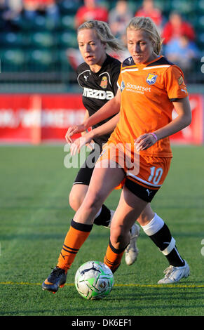 Giugno 03, 2011: Il Western New York Flash legato Sky Blue FC 2-2 a Sahlen's Stadium a Rochester, New York. Blu cielo FC's Allie lungo (#10) in azione durante la riproduzione del Western New York Flash.(Immagine di credito: © Alan Schwartz/Cal Sport Media/ZUMAPRESS.com) Foto Stock