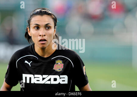 Giugno 03, 2011: Il Western New York Flash legato Sky Blue FC 2-2 a Sahlen's Stadium a Rochester, New York. Western New York Flash avanti Marta (#10) guarda il quadro di valutazione durante la riproduzione di Blu cielo FC.(Immagine di credito: © Alan Schwartz/Cal Sport Media/ZUMAPRESS.com) Foto Stock