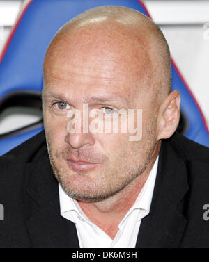 7 giugno 2011 - Kanagawa, Giappone - MICHAL BILEK, allenatore della nazionale Giappone Team guarda su durante il Kirin Cup Soccer 2011 tra Giappone Team nazionali e nella Repubblica ceca la squadra nazionale presso l'International Stadium di Yokohama Kanagawa, Giappone. Il Giappone ha attirato Repubblica Ceca da 0-0. (Credito Immagine: © Shugo Takemi Jana/press/ZUMAPRESS.com) Foto Stock