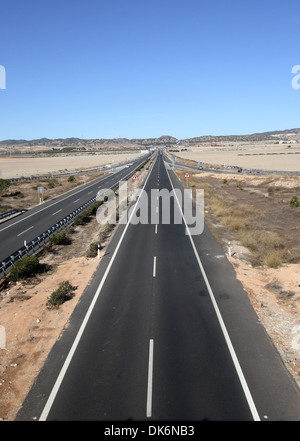 Autovia Murcia, la A-30 tra Murcia e Cartagena che illustra le nuove strade con relativamente traffico leggero in Spagna Foto Stock