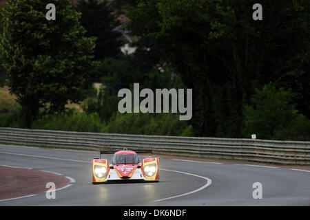 Giu 8, 2011 - Le Mans, Francia - Rebellion Racing Lola B 10/60 Coupe-Toyota, #12, Nicolas Prost e Neel Jani, Jeroen Bleekemolen durante la pratica per la 24 Ore di Le Mans. (Credito Immagine: © Rainer Ehrhardt/ZUMAPRESS.com) Foto Stock