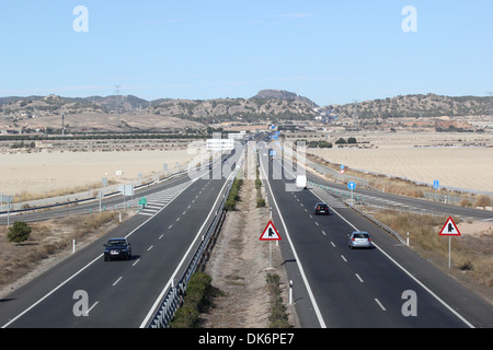 Autovia Murcia, la A-30 tra Murcia e Cartagena che illustra le nuove strade con relativamente traffico leggero in Spagna Foto Stock