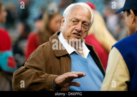 9 giugno 2011 - San Francisco, California, Stati Uniti - Ex Dodgers manager Tommy LaSorda prima della MLB gioco tra i San Francisco Giants e i Cincinnati Reds da AT&T Park di San Francisco, CA. (Credito Immagine: © Matt Cohen/Southcreek globale/ZUMAPRESS.com) Foto Stock