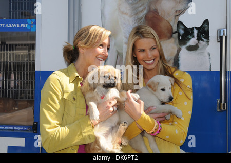 Beth Ostrosky Stern e Lara Spencer rth Shore animale campionato del tour per il lancio di vita Port Washington, New York - 14.03.12 Foto Stock