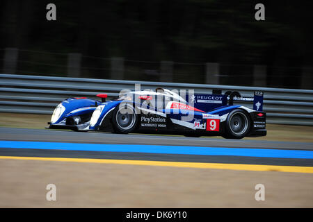 Jun 09, 2011 - Le Mans, Francia - il Team Peugeot Total Peugeot 908, #9, Sebastien Bourdais, Simon Pagenaud, Pedro Lamy durante il giovedì la qualificazione per la 24 Ore di Le Mans. (Credito Immagine: © Rainer Ehrhardt/ZUMAPRESS.com) Foto Stock