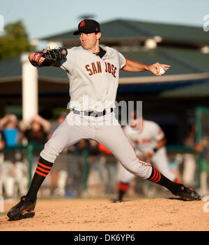 Giugno 11, 2011 - Modesto, California, Stati Uniti - San Francisco Giants pitcher BARRY ZITO piazzole per il San Jose giganti durante una partita contro il modesto dadi in modesto. Barry Zito slogata la sua caviglia destra mentre il beccheggio una partita contro l'Arizona Diamondbacks ai primi di aprile 2011. (Credito Immagine: © Marty Bicek/ZUMAPRESS.com) Foto Stock