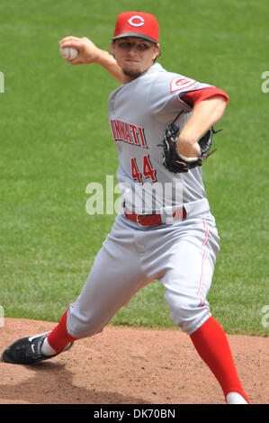 Giugno 11, 2011 - San Francisco, California, Stati Uniti - Cincinnati Reds a partire lanciatore Mike LEAKE (44) eroga durante Sabato il gioco presso AT&T Park. I Reds battere i giganti 10-2. (Credito Immagine: © Scott Beley/Southcreek globale/ZUMAPRESS.com) Foto Stock