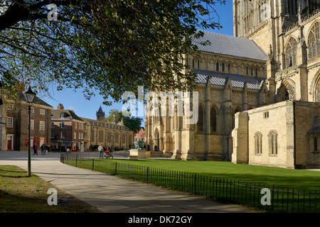 A sud di Piazza, transetto sud della cattedrale di York Minster, Cattedrale Gotica, York City, nello Yorkshire, Inghilterra, Regno Unito, Gran Bretagna, Europa Foto Stock