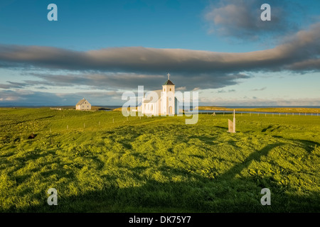 Praterie e Chiesa Flatey Flatey, Isola, Breidafjordur, Islanda Foto Stock