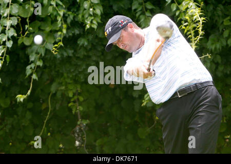 Giugno 16, 2011 - Bethesda, Maryland, Stati Uniti - RYAN PALMER tees off sul diciottesimo foro durante il primo turno di gioco presso l'U.S. Aprire (credito Immagine: © James Berglie/ZUMAPRESS.com) Foto Stock