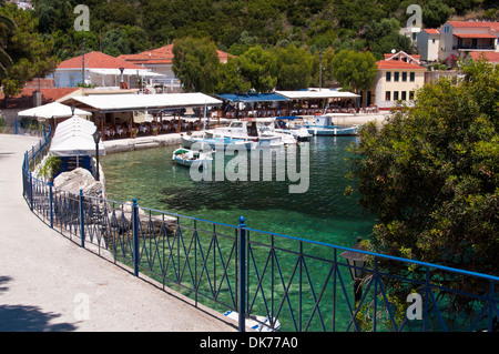 Kioni, un villaggio di pescatori sull'isola greca di Itaca Foto Stock