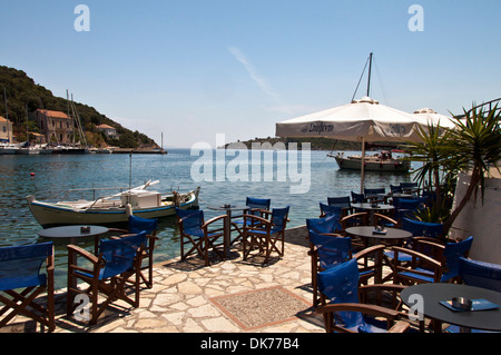 Kioni, un villaggio di pescatori sull'isola greca di Itaca Foto Stock