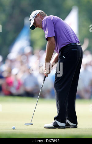 Giugno 17, 2011 - Bethesda, Maryland, Stati Uniti - STEVE STRICKER putts sul foro #9 durante il secondo turno di gioco presso l'U.S. Aprire (credito Immagine: © James Berglie/ZUMAPRESS.com) Foto Stock