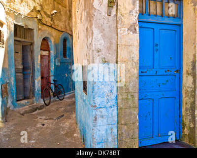 Noleggio nelle viuzze della medina , Essaouira, Marocco Foto Stock