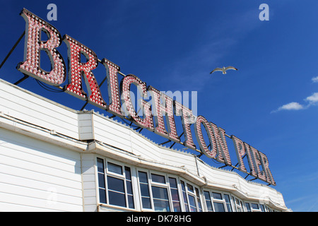 Il Brighton Pier e Brighton Pier segno, Brighton East Sussex, Gran Bretagna, Regno Unito Foto Stock