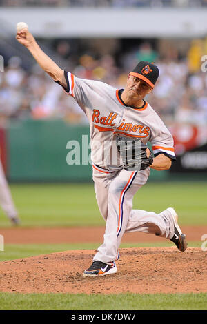 Giugno 21, 2011 - Pittsburgh, PENNSYLVANNIA, U.S - Baltimore Orioles a partire lanciatore Jeremy Guthrie (46) si svolge nel quarto inning come i pirati di Pittsburgh prendere sul Baltimore Orioles al PNC Park di Pittsburgh, PA....Pirati sconfiggere gli Orioles 9-3. (Credito Immagine: © Dean Beattie/Southcreek globale/ZUMAPRESS.com) Foto Stock