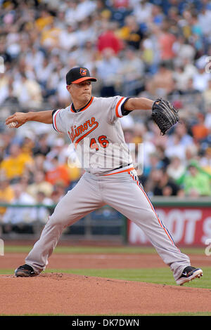 Giugno 21, 2011 - Pittsburgh, PENNSYLVANNIA, U.S - Baltimore Orioles a partire lanciatore Jeremy Guthrie (46) avvolge durante il primo inning come i pirati di Pittsburgh prendere sul Baltimore Orioles al PNC Park di Pittsburgh, PA....Pirati sconfiggere gli Orioles 9-3. (Credito Immagine: © Dean Beattie/Southcreek globale/ZUMAPRESS.com) Foto Stock