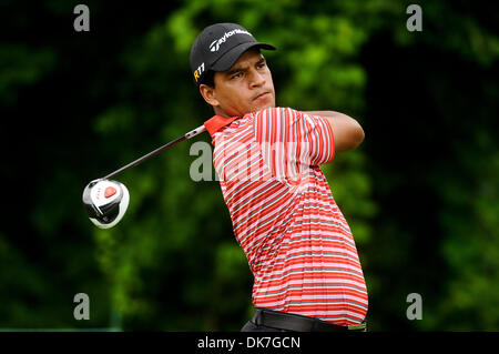 Giugno 23, 2011 - Cromwell, Connecticut, Stati Uniti - Fabian Gomez unità off del XIII tee durante il primo round azione a viaggiatori campionato al TPC River Highlands a Cromwell, Connecticut. Giocare è stata sospesa a 11:30am a causa di condizioni meteorologiche avverse. (Credito Immagine: © Geoff Bolte/Southcreek globale/ZUMAPRESS.com) Foto Stock