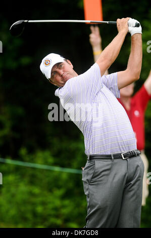 Giugno 23, 2011 - Cromwell, Connecticut, Stati Uniti - Bo van Pelt unità off del XIII tee durante il primo round azione a viaggiatori campionato al TPC River Highlands a Cromwell, Connecticut. Giocare è stata sospesa a 11:30am a causa di condizioni meteorologiche avverse. (Credito Immagine: © Geoff Bolte/Southcreek globale/ZUMAPRESS.com) Foto Stock