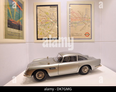 Un post-produzione 1/3 replica in scala ridotta della Aston Martin DB5 utilizzato nella stima Skyfall £30000-40000 50 anni di James Bond - premere Foto Stock