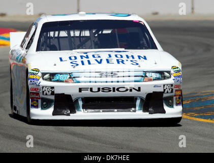 Giugno 24, 2011 - Sonoma, California, Stati Uniti - NASCAR driver Tony Alva #38 in pratica durante il XXIII Incontro annuale Toyota/Save Mart 350 a Infineon Raceway di Sonoma, CA il 24 giugno 2011. (Credito Immagine: © William Mancebo/ZUMAPRESS.com) Foto Stock