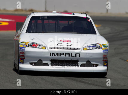 Giugno 24, 2011 - Sonoma, California, Stati Uniti - Driver di NASCAR ANDY PELLEGRINO #46 in pratica durante il XXIII Incontro annuale Toyota/Save Mart 350 a Infineon Raceway di Sonoma, CA il 24 giugno 2011. (Credito Immagine: © William Mancebo/ZUMAPRESS.com) Foto Stock