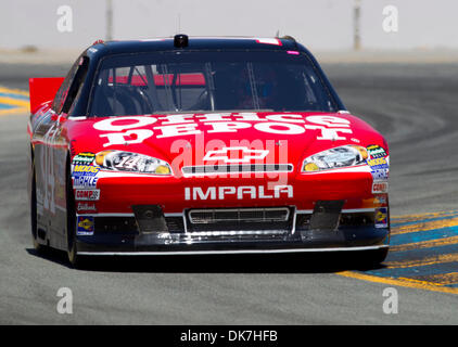 Giugno 24, 2011 - Sonoma, California, Stati Uniti - NASCAR driver Tony Stewart #14 in pratica durante il XXIII Incontro annuale Toyota/Save Mart 350 a Infineon Raceway di Sonoma, CA il 24 giugno 2011. (Credito Immagine: © William Mancebo/ZUMAPRESS.com) Foto Stock