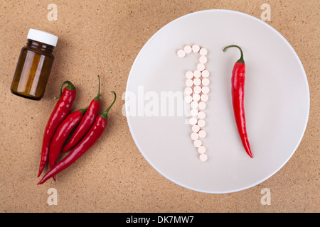 Mangiare sano concetto. Peperoncino Rosso come una buona fonte di vitamine. Foto Stock