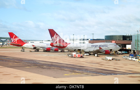 Virgin Atlantic piano piani sulla terra, South terminal Gatwick Airport London REGNO UNITO Foto Stock