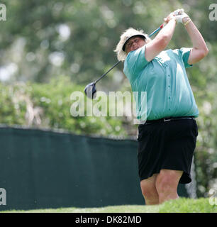 Lug 08, 2011 - Colorado Springs, Colorado, Stati Uniti - LAURA DAVIES unità su 17 del primo round in LPGA U.S. Aprire dopo la pioggia fermato giovedì di gioco per una notte al Broadmoor Country Club. (Credito Immagine: © avrà poteri/ZUMAPress.com) Foto Stock