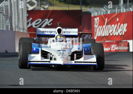 9 luglio 2011 - Toronto, Ontario, Canada - Paul Tracy esce dal giro 4 alla Honda Indy Toronto (credito Immagine: © Steve Dormer Southcreek/Global/ZUMAPRESS.com) Foto Stock