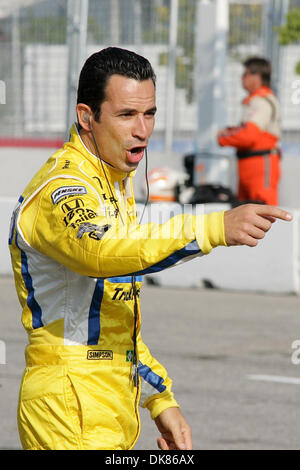 Luglio 10, 2011 - Toronto, Ontario, Canada - IZOD Honda Indy conducente #3 Helio Castroneves prima della Honda Indy Toronto, Ontario. (Credito Immagine: © Steve Dormer Southcreek/Global/ZUMAPRESS.com) Foto Stock