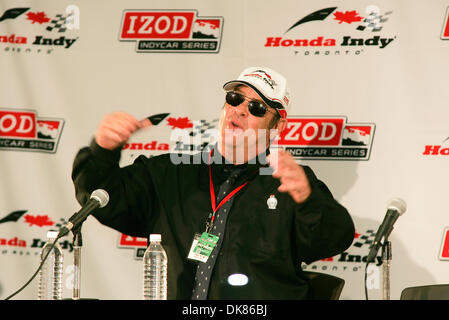 Luglio 10, 2011 - Toronto, Ontario, Canada - IZOD Honda ufficiale di Indy starter Dan Ackroyd al numero parla ai media prima della Honda Indy Toronto, Ontario. (Credito Immagine: © Steve Dormer Southcreek/Global/ZUMAPRESS.com) Foto Stock