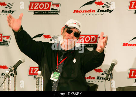 Luglio 10, 2011 - Toronto, Ontario, Canada - IZOD Honda ufficiale di Indy starter Dan Ackroyd al numero parla ai media prima della Honda Indy Toronto, Ontario. (Credito Immagine: © Steve Dormer Southcreek/Global/ZUMAPRESS.com) Foto Stock