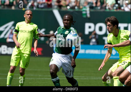 Luglio 10, 2011 - Portland, Oregon, Stati Uniti d'America - Portland Diego è Chara, centro controlla la sfera durante una sequenza di lunghezza massima MLS partita di calcio tra i legnami di Portland e il Seattle Sirene Luglio 10, 2011a Campo Jeld-Wen a Portland, Oregon. (Credito Immagine: © Jim Z. Rider/ZUMAPRESS.com) Foto Stock