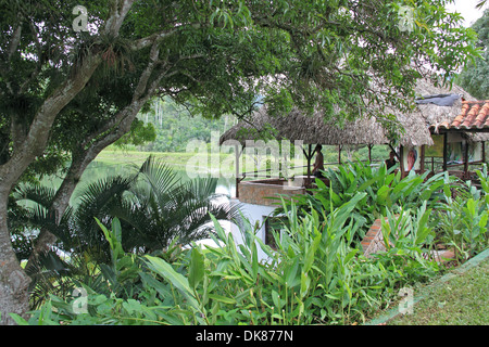 Area di informazioni che si affaccia sul Lago di San Juan, Las Terrazas eco-comunità, provincia Artemisa, Cuba, il Mare dei Caraibi e America centrale Foto Stock