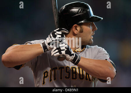 Luglio 16, 2011 - Houston, Texas, Stati Uniti - Pittsburgh Pirates C Michael McKenry (55) a piastra. Houston Astros battere i pirati di Pittsburgh 6-4 al Minute Maid Park a Houston in Texas. (Credito Immagine: © Juan DeLeon/Southcreek globale/ZUMAPRESS.com) Foto Stock