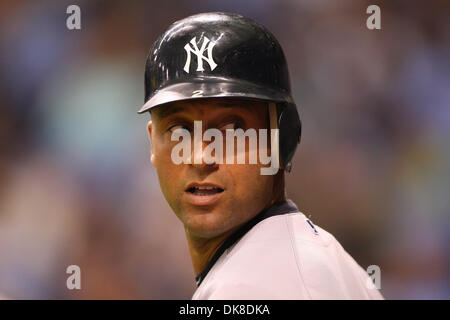 Luglio 19, 2011 - San Pietroburgo, Florida, Stati Uniti - New York Yankees shorstop Derek Jeter (2) durante la partita tra il Tampa Bay Rays e New York Yankees al Tropicana campo. Raggi win 3 - 2 (credito Immagine: © Luca Johnson/Southcreek globale/ZUMApress.com) Foto Stock