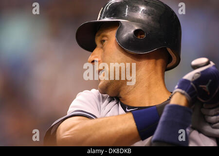 Luglio 19, 2011 - San Pietroburgo, Florida, Stati Uniti - New York Yankees shorstop Derek Jeter (2) durante la partita tra il Tampa Bay Rays e New York Yankees al Tropicana campo. Raggi win 3 - 2 (credito Immagine: © Luca Johnson/Southcreek globale/ZUMApress.com) Foto Stock