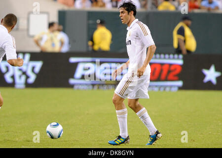 Luglio 23, 2011 - Philadelphia, Pennsylvania, Stati Uniti - Real Madrid centrocampista Kaka (8) con la palla. Il Real Madrid ha sconfitto il Philadelphia unione 2-1, in una sequenza di lunghezza massima MLS amichevole, parte del mondo del calcio sfida. Essendo giocato al Lincoln Financial Field di Philadelphia , Pennsylvania (credito Immagine: © Mike McAtee/Southcreek globale/ZUMAPRESS.com) Foto Stock